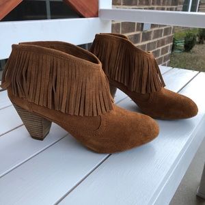 NWOT Betsey Johnson Fringe Suede Booties 10